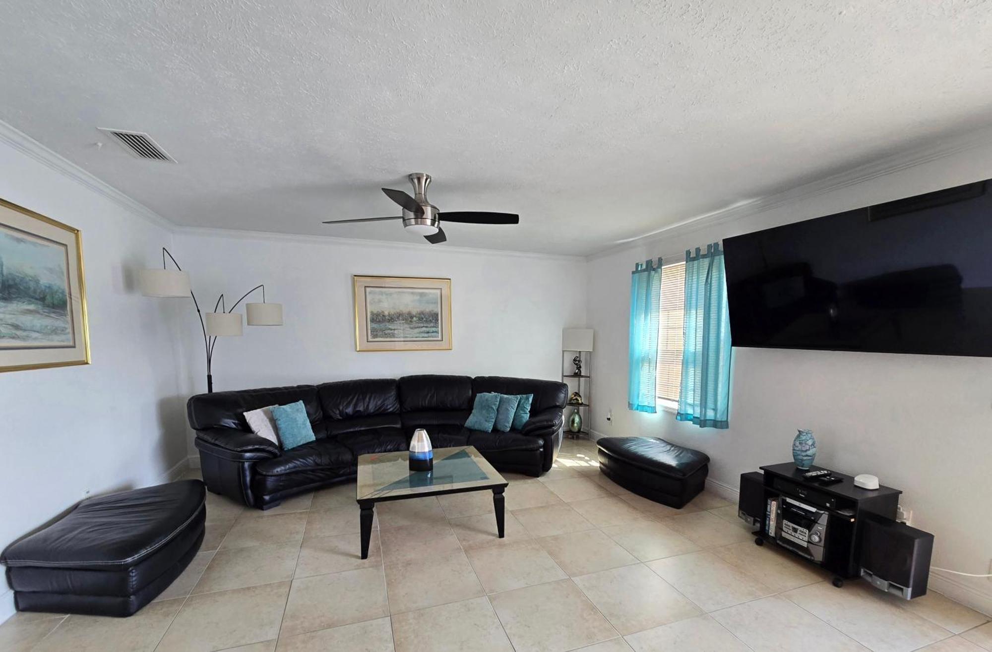 Beautiful Condo Close To Busch Gardens 탬파 외부 사진